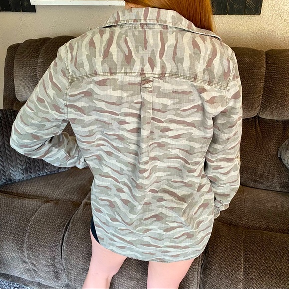 american eagle camo button down - Picture 3 of 4